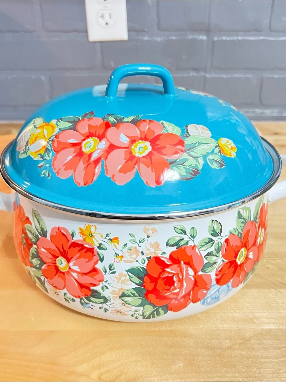 The Pioneer Woman Vintage Floral 4 Quart Enamel Cast Iron Dutch Oven with Lid